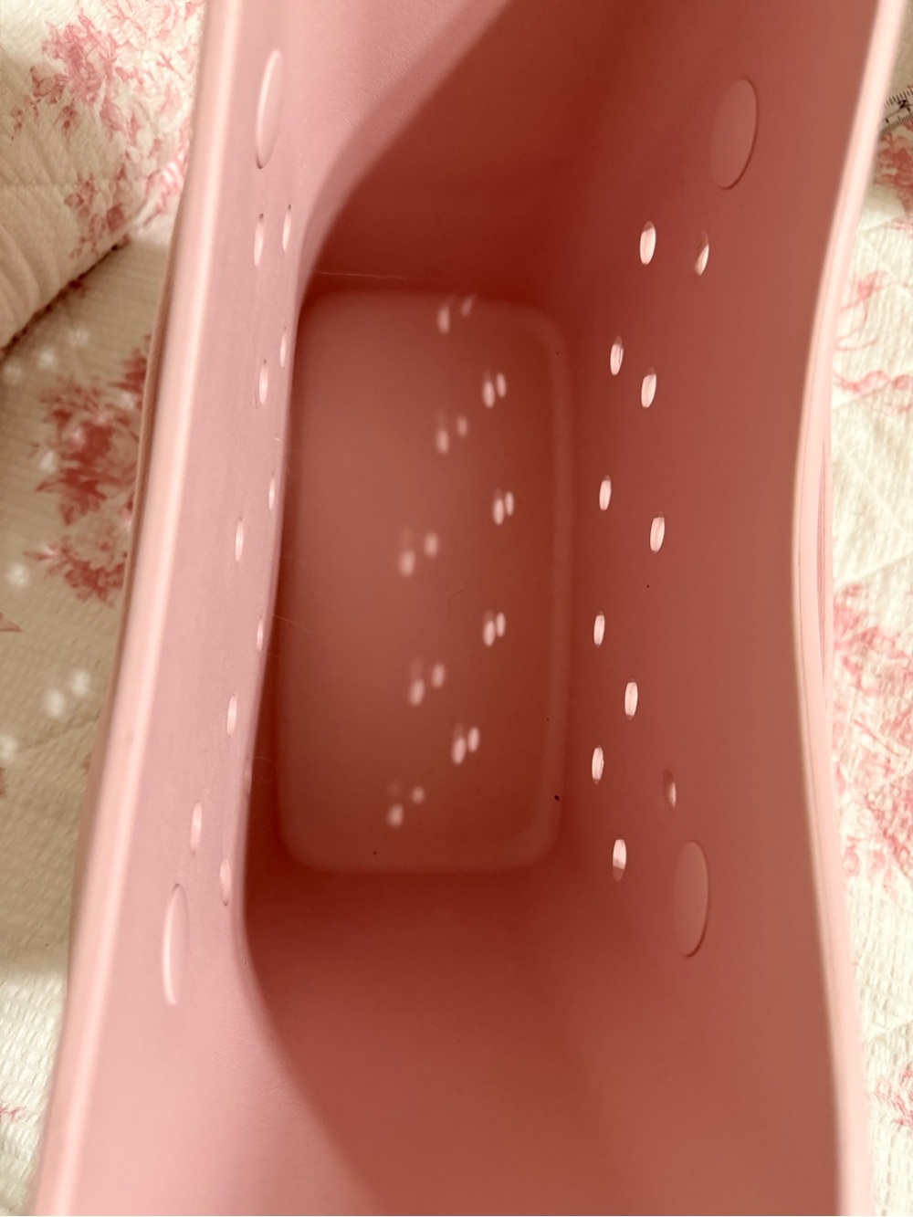 Crocs Classic Small Pink Tote Bag - Picture 4 of 4